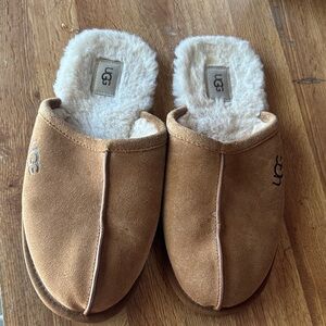 UGG mens Brown Cozy Slippers